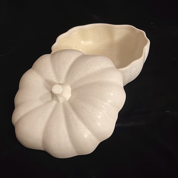 Pumpkin Tureen from Anthropologie. M - Picture 2 of 7